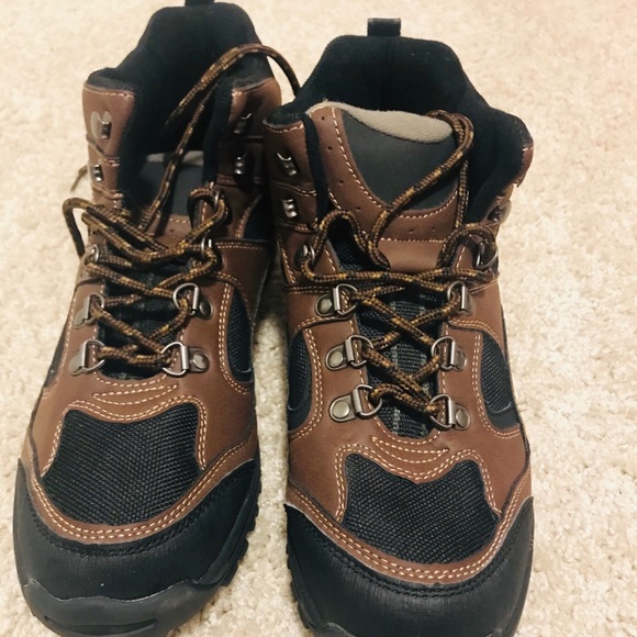 bass pro shops hiking shoes